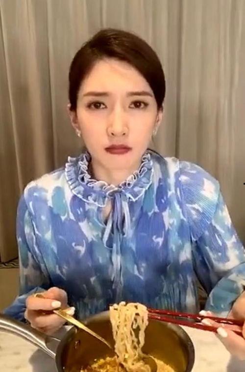 明星吃国产泡面吗视频,他们真的吃国产泡面吗？