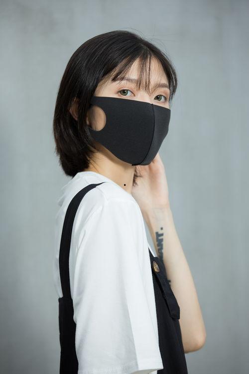 国产口罩拍照姿势视频,创意拍照姿势视频集锦  第2张