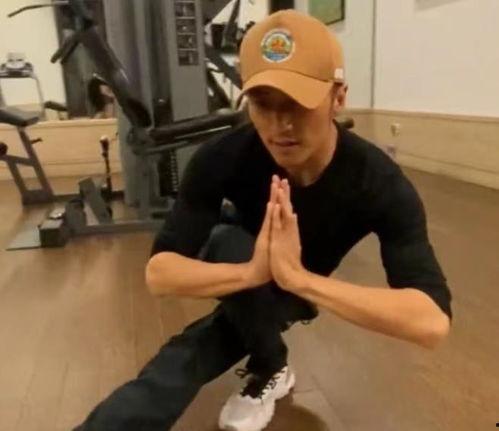 国产穿衣服后入视频  第1张