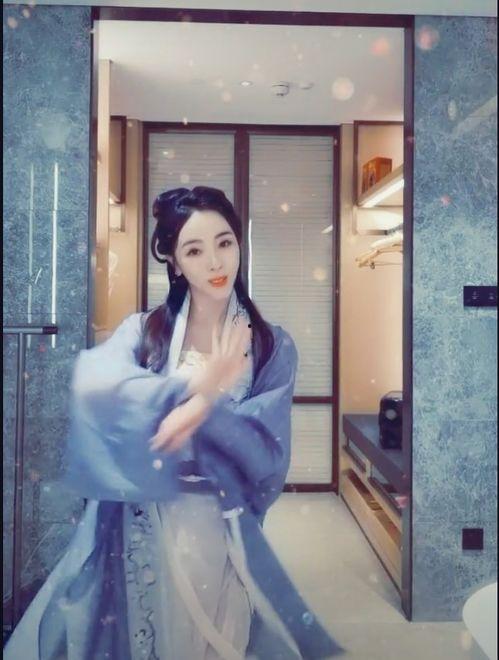 国产穿衣服后入视频  第2张